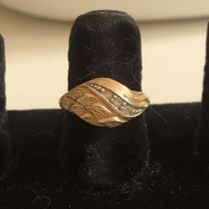 Vintage Avon feather wing rhinestone gold tone ring